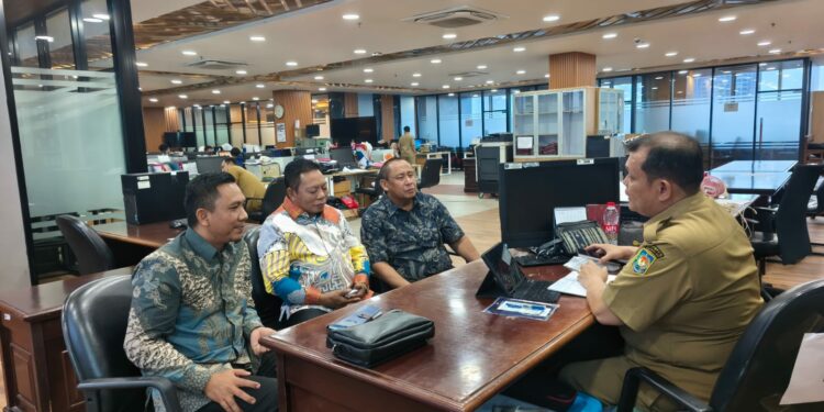 Wabup Risman Tolingguhu didampingi Asisten Perekonomian dan Pembangunan Sekretariat Daerah serta Inspektur Daerah Kabupaten Bone Bolango melakukan konsultasi ke Direktorat Keuangan Daerah Kementerian Dalam Negeri.