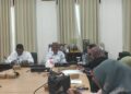 Sekda Iwan Mustapa saat menerima Tim Evaluasi LPPD Tahun 2025 dari Inspektorat Provinsi Gorontalo pada yang berlangsung di Ruang Rapat Sekda, Kamis (30/7/2026).
