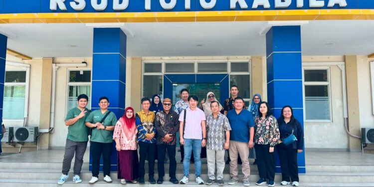 Kunjungan visitasi Rumah Sakit Jejaring dari Fakultas Kedokteran Universitas Sam Ratulangi (Unsrat) Manado ke Rumah Sakit Umum Daerah (RSUD) Toto Kabila, Sabtu (1/8/2026).