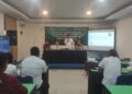 Sekretaris Daerah Kabupaten Bone Bolango, Iwan Mustapa, saat membuka kegiatan Pemanfaatan Teknologi Digital sebagai Media Penerapan Perilaku Hidup Bersih dan Sehat (PHBS) pada Keluarga Produktif di Desa Tanggilingo, Kecamatan Kabila, yang berlangsung di Hotel Toewawa, Senin (3/8/2026). (F.Munifa)