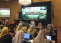 Bupati Ismet Mile didampingi Bunda PAUD Bone Bolango, Ruwaida Ismet Mile saat menghadiri Coaching Clinic Penyusunan SPMI Berdasarkan Rapor Pendidikan Jenjang TK Tahun 2026 di Grand Q Hotel, Kota Gorontalo, Kamis (6/8/2026). (F.Indra/Diskominfo)