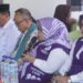 Ketua Tim Pembina Posyandu Kabupaten Bone Bolango, Ruwaida Ismet Mile, saat menyambut Tim Penilai Lomba Posyandu Tingkat Provinsi Gorontalo di Posyandu Angkasa, Desa Lombongo, Jumat (7/8/2026). (F. Onal/Prokopim)