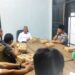 Anggota DPD RI, Jasin U. Dilo saat melakukan audiensi bersama Pemerintah Kabupaten Bone Bolango dan DP3 terkait dukungan pelaksanaan percepatan pembangunan Jalan Tulabolo–Pinogu di Kantor Kesekretariatan DPD RI Provinsi Gorontalo, Jumat (7/8/2026). (F.Istimewa)