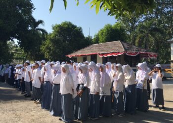 Para siswa saat mengikuti pembukaan Masa Pengenalan Lingkungan Sekolah Nasional Terintegrasi di BPMP Provinsi Gorontalo, Senin (10/8/2026). (F.Indra/Diskominfo)