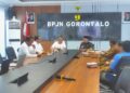 BPJN Gorontalo saat menerima kunjungan Sekda Iwan Mustapa terkait program pembangunan akses jalan Pinogu, Selasa (11/8/2026). (F.Munifa/Diskominfo)