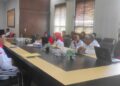 Kepala Dinas Pekerjaan Umum, Penataan Ruang, Perumahan dan Kawasan Permukiman (PUPR-PKP) Provinsi Gorontalo Aries Ardianto saat menerima kunjungan Sekda Iwan Mustapa bersama Tim Percepatan Pembangunan Pinogu (TP3), Rabu (12/8/2026). (F. Munifa/Diskominfo)