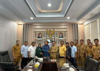 dilakukan Asisten II Bidang Ekonomi, Pembangunan dan Sumber Daya Alam Setda Kabupaten Bone Bolango, Yusbar Ismail, bersama Kepala Bappeda Litbang Bone Bolango, Sri Mulyani Lalijo, dan jajaran saat melakukan kunjungan kerja di Kantor BSKDN Kemendagri, Rabu (12/8/2026). (F. Istimewa)