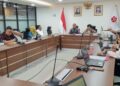 Asisten II Bidang Ekonomi, Pembangunan dan Sumber Daya Alam Setda Kabupaten Bone Bolango, Yusbar Ismail, bersama Kepala Bappeda Litbang Bone Bolango, Sri Mulyani Lalijo, dan jajaran saat melakukan kunjungan kerja di Kantor BRIN, Rabu (12/8/2026). (F. Istimewa)