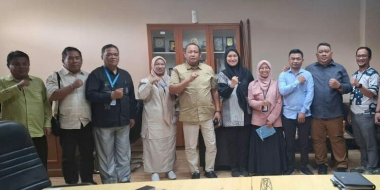 Asisten II Bidang Ekonomi, Pembangunan dan Sumber Daya Alam Setda Kabupaten Bone Bolango, Yusbar Ismail, bersama Kepala Bappeda Litbang Bone Bolango, Sri Mulyani Lalijo, dan jajaran melakukan kunjungan kerja ke Kementerian Desa, Pembangunan Daerah Tertinggal, dan Transmigrasi Republik Indonesia, Rabu (12/8/2026). (F.Istimewa)