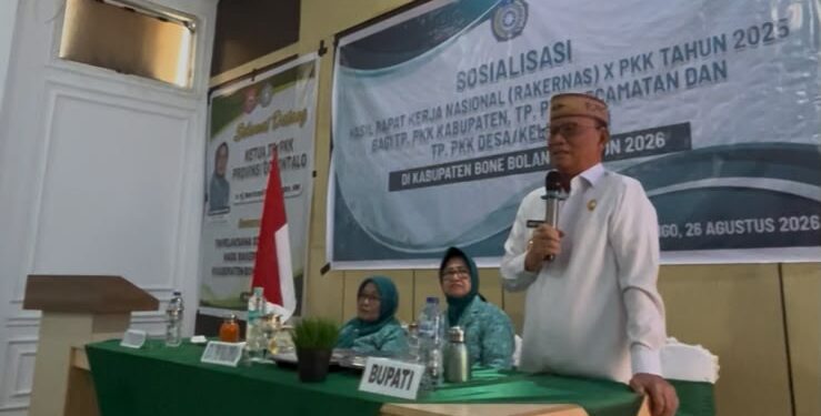 Bupati Bone Bolango, Ismet Mile saat menghadiri Sosisalisasi Hasil Rakernas X PKK Tahun 2025 bagi T.P PKK Kabupaten, Kecamatan, Desa dan Kelurahan oleh T.P PKK Provinsi Gorontalo di Aula Bappeda Litbang Bone Bolango, Kamis (26/8/2026).