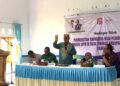 Bupati Ismet Mile saat membuka Bimbingan Teknis (Bimtek) Peningkatan Kapasitas bagi Pengurus Posyandu 6 Bidang Standar Pelayanan Minimal (SPM) Desa Tingkat Kabupaten Bone Bolango Tahun 2026 untuk wilayah Suwawa Cs di Aula Kantor Desa Boludawa, Kecamatan Suwawa, Kamis (27/8/2026). (F.Indra/Diskominfo)
