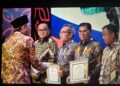 Sekretaris Daerah Bone Bolango, Iwan Mustapa saat menerima Penghargaan Indeks Keinsinyuran Daerah (IKD) Tahun 2026.