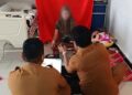 Dukcapil Bone Bolango melakukan pelayanan perekaman KTP-el secara langsung di Rumah Sakit Umum Daerah Toto Kabila, kepada seorang siswa berusia 17 tahun, yang sedang menjalani perawatan karena kondisi kesehatan.