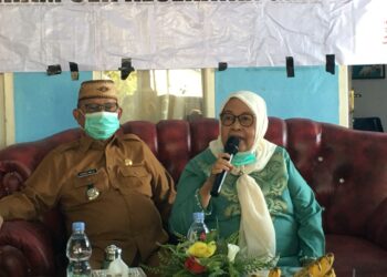 Ruwaida Ismet Mile saat menghadiri kegiatan Tracing TBC Terintegrasi dengan Program Cek Kesehatan Gratis di Kantor Desa Poowo Barat, Kecamatan Kabila, Selasa (1/9/2026). (F. Indra/diskominfo)
