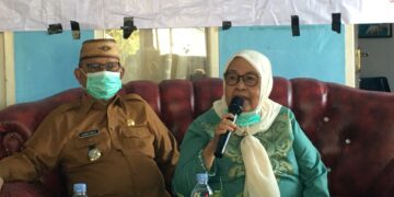 Ruwaida Ismet Mile saat menghadiri kegiatan Tracing TBC Terintegrasi dengan Program Cek Kesehatan Gratis di Kantor Desa Poowo Barat, Kecamatan Kabila, Selasa (1/9/2026). (F. Indra/diskominfo)