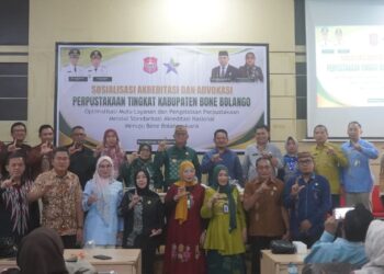 Bupati Ismet Mile saat membuka Sosialisasi Akreditasi dan Advokasi Perpustakaan Tingkat Kabupaten Bone Bolango dengan tema “Optimalisasi Mutu Layanan dan Pengelolaan Perpustakaan Melalui Standardisasi Akreditasi Nasional Menuju Bone Bolango Juara” di Aula Bappeda Litbang Bone Bolango, Kamis (3/9/2026). (F.Onal/Prokopim)
