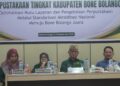 Ruwaida Ismet Mile saat menghadiri Sosialisasi Akreditasi dan Advokasi Perpustakaan Tingkat Kabupaten Bone Bolango dengan tema Optimalisasi Mutu Layanan dan Pengelolaan Perpustakaan Melalui Standarisasi Aktreditasi Nasional Menuju Bone Bolango Juara yang dilaksanakan di Aula Bappeda Litbang Bone Bolango, Kamis (3/9/2026). (F.Onal/Prokopim)