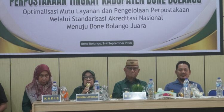 Ruwaida Ismet Mile saat menghadiri Sosialisasi Akreditasi dan Advokasi Perpustakaan Tingkat Kabupaten Bone Bolango dengan tema Optimalisasi Mutu Layanan dan Pengelolaan Perpustakaan Melalui Standarisasi Aktreditasi Nasional Menuju Bone Bolango Juara yang dilaksanakan di Aula Bappeda Litbang Bone Bolango, Kamis (3/9/2026). (F.Onal/Prokopim)