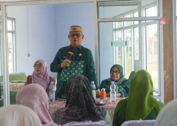 Bupati Ismet Mile saat membuka Sosialisasi Portal Digital Pijar Bunda PAUD di Galeri Dekranasda Bone Bolango, Kamis (3/9/2026). (F.Onal/Prokopim)
