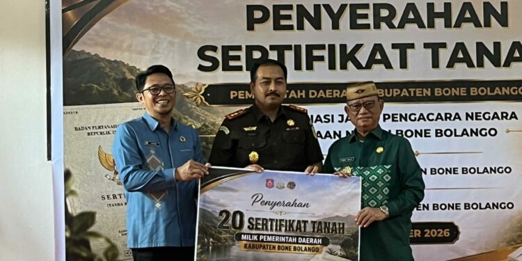 Rapat Koordinasi Percepatan Sertifikasi Aset Tanah yang dirangkaikan dengan penyerahan sertifikat tanah milik Pemerintah Daerah Bone Bolango di Kantor Pengacara Negara Kejaksaan Negeri Bone Bolango, Kamis (3/9/2026). (F. Lanto/Prokopim)