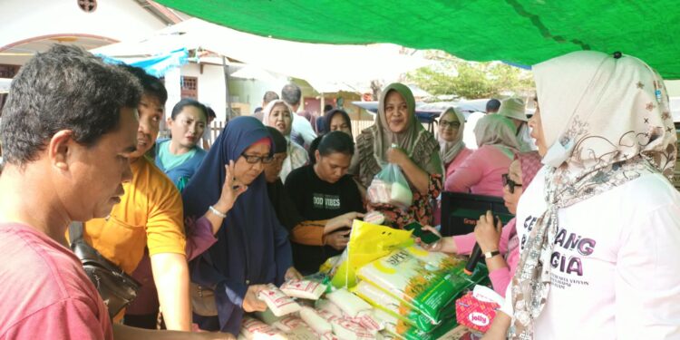 Operasi Pasar Murah yang digelar Pemerintah Kabupaten Bone Bolango bersama Perum Bulog Kantor Wilayah Provinsi Gorontalo.