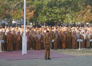 Pelaksanaan apel kerja di lingkungan Pemerintah Kabupaten Bone Bolango yang berlangsung di Lapangan Alun-Alun Bone Bolango, Senin (7/9/2026). (F. Onal/Prokopim)