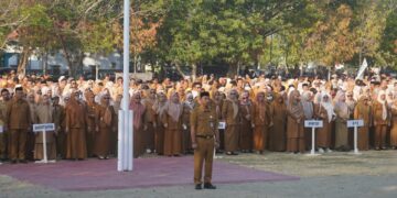 Pelaksanaan apel kerja di lingkungan Pemerintah Kabupaten Bone Bolango yang berlangsung di Lapangan Alun-Alun Bone Bolango, Senin (7/9/2026). (F. Onal/Prokopim)
