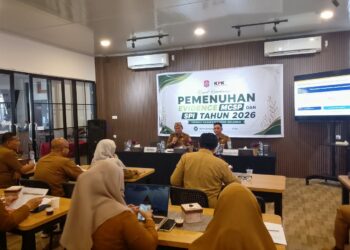 Sekda Iwan Mustapa saat menghadiri Rapat Koordinasi Pemenuhan Evidence MCSP dan SPI 2026 di Naffil Cafe dan Resto, Senin (7/9/2026). (F.Indra/Diskominfo)