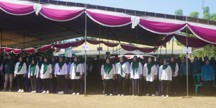 Pelantikan Pengurus Dasawisma se-Kecamatan Bulango Selatan di Lapangan Kantor Camat Bulango Selatan, Selasa (8/9/2026). (F.Onal/Prokopim)