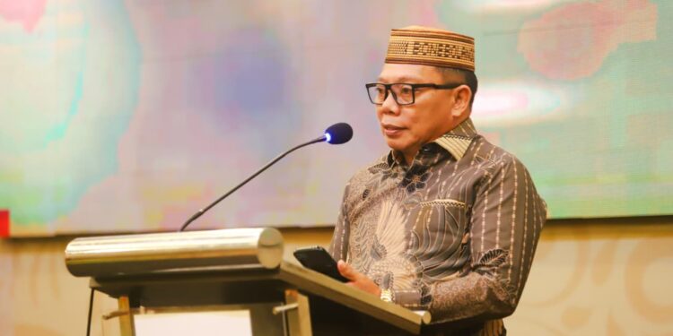 Wakil Bupati Bone Bolango, Risman Tolingguhu, saat memberikan sambutan sekaligus menyerahkan SAKIP Award Tahun 2026 tingkat Kabupaten Bone Bolango di Hotel Aston Kota Gorontalo, Selasa (8/9/2026) malam. (F.Yudi/Prokopim)