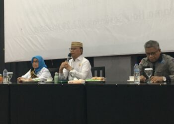 Bupati Ismet Mile saat menghadiri Workshop Penguatan Peran Bunda PAUD dalam mendukung layanan PAUD Holistik Integratif yang dirangkaikan dengan pengukuhan Bunda PAUD Kecamatan di El Madina Hotel, Rabu (9/9/2026). (F.Indra/Diskominfo)