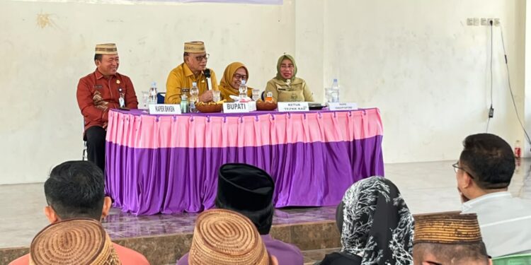 Bupati Ismet Mile saat menghadiri kegiatan Program Gerakan Orang Tua Asuh Cegah Stunting (Genting) tingkat Kabupaten Bone Bolango tahun 2026 di BPU Tapa, Kamis (10/9/2026). (F.Indra/Diskominfo)