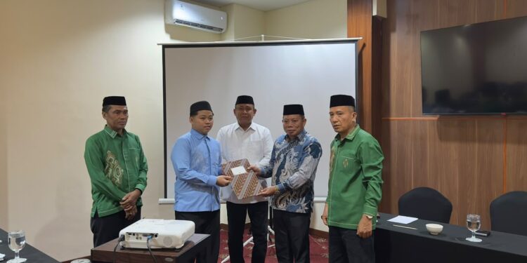 Wakil Bupati Bone Bolango Risman Tolingguhu hadir di Semarang, Jawa Tengah, untuk memberikan dukungan moril kepada putra-putri daerah yang membawa nama Bone Bolango dan Provinsi Gorontalo di panggung MTQ Nasional.