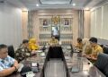 Sri Mulyani saat melakukan kunjungan kerja di Ruang Video Conference (Vidcom), untuk memperoleh dukungan dan membangun kolaborasi dengan Kepala Badan Strategi Kebijakan Dalam Negeri (BSKDN) Kementerian Dalam Negeri, Yusharto Huntoyungo, dalam pengembangan inovasi pembangunan kawasan perdesaan tersebut, Selasa (15/9/2026). (F.Istimewa)