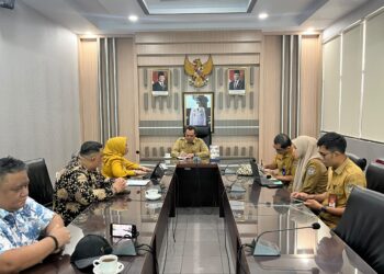 Sri Mulyani saat melakukan kunjungan kerja di Ruang Video Conference (Vidcom), untuk memperoleh dukungan dan membangun kolaborasi dengan Kepala Badan Strategi Kebijakan Dalam Negeri (BSKDN) Kementerian Dalam Negeri, Yusharto Huntoyungo, dalam pengembangan inovasi pembangunan kawasan perdesaan tersebut, Selasa (15/9/2026). (F.Istimewa)