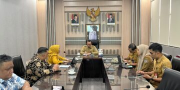 Sri Mulyani saat melakukan kunjungan kerja di Ruang Video Conference (Vidcom), untuk memperoleh dukungan dan membangun kolaborasi dengan Kepala Badan Strategi Kebijakan Dalam Negeri (BSKDN) Kementerian Dalam Negeri, Yusharto Huntoyungo, dalam pengembangan inovasi pembangunan kawasan perdesaan tersebut, Selasa (15/9/2026). (F.Istimewa)