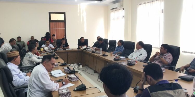 Rapat Dengar Pendapat (RDP) DPRD Bone Bolango bersama Pemerintah Kabupaten Bone Bolango, Satgas Pemuda Peduli dan Pengawal Tambang serta PT GM di Ruang Rapat DPRD Bone Bolango, Rabu (16/9/2026).