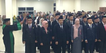 Prosesi pelantikan dan pengambilan sumpah Pejabat Administrator, Pengawas dan Kepala Puskesmas di lingkungan Pemerintah Kabupaten Bone Bolango yang dilaksanakan di Ruang Lupa Lelah, Selasa (22/9/2026).