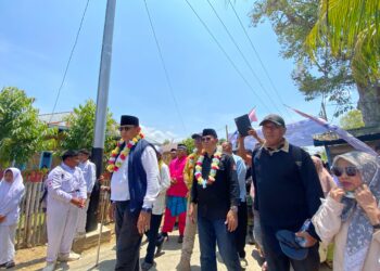 Sekretaris Daerah Bone Bolango, Iwan Mustapa saat mendampingi Gubernur Gorontalo, Gusnar Ismail melakukan kunjungan kerja ke Kecamatan Pinogu, 22 sampai 23 September 2026. (F. Adit/Prokopim)
