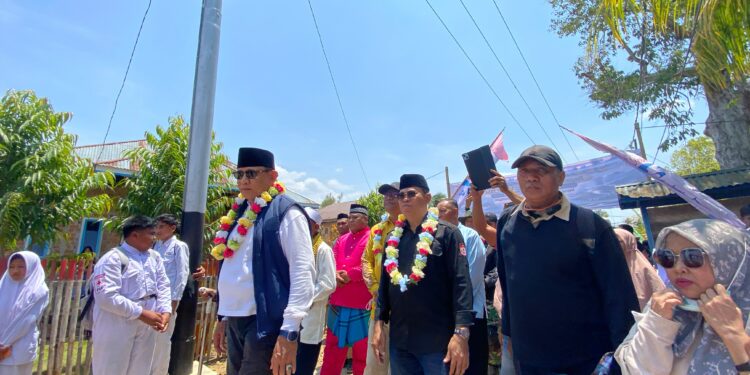 Sekretaris Daerah Bone Bolango, Iwan Mustapa saat mendampingi Gubernur Gorontalo, Gusnar Ismail melakukan kunjungan kerja ke Kecamatan Pinogu, 22 sampai 23 September 2026. (F. Adit/Prokopim)