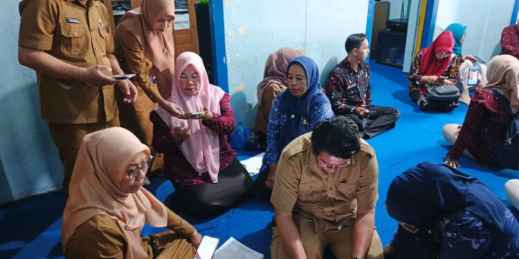 Dinas Kependudukan dan Pencatatan Sipil (Dukcapil) Kabupaten Bone Bolango turun langsung melaksanakan kegiatan registrasi pendamping Program Keluarga Harapan (PKH) dan Bantuan Pangan Non Tunai (BPNT) dalam Identitas Kependudukan Digital (IKD).