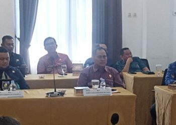 Pembahasan Sinkronisasi Usulan Program Listrik Perdesaan (Lisdes) 2026–2029 yang dihadiri Asisten III Administrasi Setda Bone Bolango, Ichsan Budiman Wantogia, mewakili Bupati Bone Bolango Ismet Mile, di Kantor PT PLN (Persero) UP3 Gorontalo.