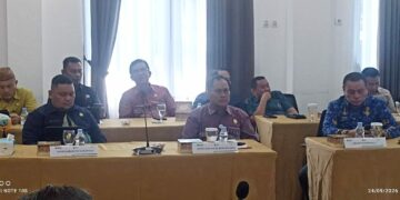 Pembahasan Sinkronisasi Usulan Program Listrik Perdesaan (Lisdes) 2026–2029 yang dihadiri Asisten III Administrasi Setda Bone Bolango, Ichsan Budiman Wantogia, mewakili Bupati Bone Bolango Ismet Mile, di Kantor PT PLN (Persero) UP3 Gorontalo.