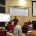 Kepala Bidang Informatika Diskominfo Bone Bolango, Slamet Warjoko Hulopi saat menjadi narasumber pada sosialisasi pengelolaan layanan SP4N-LAPOR di lingkungan Pemerintah Kabupaten Bone Bolango tahun 2026 yang digelar di Aula Tolopani Bappeda Litbang Bone Bolango, 24 sampai 25 September 2026. (F. Enno/Diskominfo)