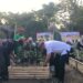 Sekretaris Daerah Bone Bolango, Iwan Mustapa saat melakukan penanaman cabai di Lahan Pekarangan Nila Bioflok Iswan, Kecamatan Suwawa, Jumat (25/9/2026).