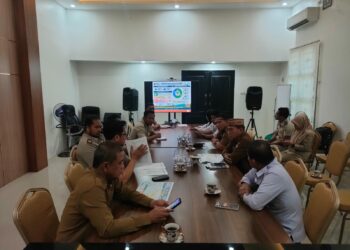 Sekda Iwan Mustapa saat menghadiri rapat bersama BWSS II Gorontalo dan Kantor Pertanahan Bone Bolango di Kantor Pertanahan Bone Bolango, Senin (28/9/2026).