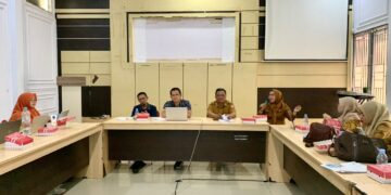 Focus Group Discussion (FGD) I Penelitian Komoditas, Produk, dan Jenis Usaha (KPJU) Unggulan 2026 yang digelar Badan Perencanaan Pembangunan, Penelitian dan Pengembangan Daerah (Bappeda Litbang) Bone Bolango bersama Bank Indonesia dan Pusat Kajian Kebijakan Perekonomian (PUSKAPPEK) di Ruang Rapat Bappeda Bone Bolango, Selasa (29/9/2026).