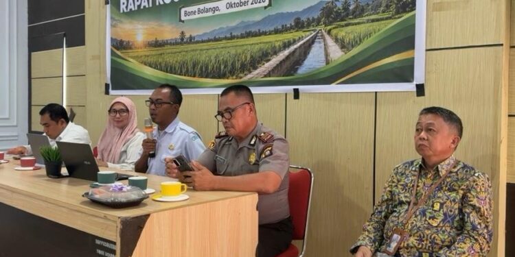 Rapat Koordinasi Komisi Irigasi bersama Balai Wilayah Sungai (BWS) Wilayah II, BMKG Gorontalo, serta Balai Besar Penerapan Modernisasi Pertanian (BBRMP) Provinsi Gorontalo di Aula Bappeda Litbang Bone Bolango, Rabu (14/10/2026).