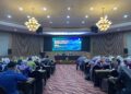 Sekda Iwan Mustapa saat menjadi keynote speaker pada kegiatan Bimbingan Teknis Pengendalian dan Evaluasi Pembangunan Daerah yang digelar di Aryaduta Hotel Manado, Selasa (13/10/2026).