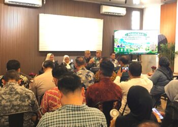 Bupati Bone Bolango Ismet Mile didampingi Sekda Bone Bolango Iwan Mustapa, Ketua TP PKK Bone Bolango Ruwaida Ismet Mile, Kepala Bappeda Litbang Sri Mulyani Lalijo saat membuka Sosialisasi Rencana Pembangunan Kawasan Perdesaan yang dihadiri jajaran OPD dan unsur terkait. di Naffil Cafe dan Resto, Jumat (2/10/2026).